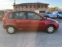 Usata Ford Fiesta Ghia 74 CV (54 kW) 2008 Rosso Utilitaria