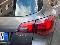 Usata Opel Astra 140 CV (102 kW) 2011 Grigio Station wagon