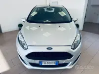Usata Ford Fiesta Titanium 75 CV (55 kW) 2017 Grigio Utilitaria