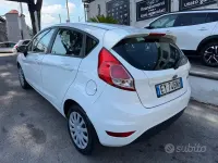 Usata Ford Fiesta 75 CV (55 kW) 2015 Bianco Utilitaria