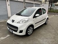 Usata Peugeot 107 68 CV (50 kW) 2010 Bianco Utilitaria