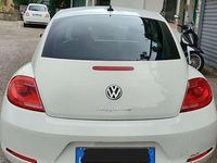 Usata VW Beetle 105 CV (77 kW) 2012 Bianco Utilitaria