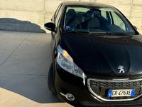 Usata Peugeot 208 Active 82 CV (60 kW) 2013 Nero Utilitaria