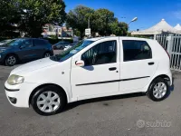 Usata Fiat Punto Dynamic 69 CV (50 kW) 2005 Bianco Utilitaria