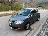 Usata Lancia Ypsilon Gold 69 CV (50 kW) 2015 Grigio Utilitaria