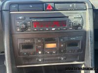 Begagnad Audi A4 131 HK (96 kW) 2001 Grå Sedan