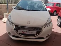 Usata Peugeot 208 68 CV (50 kW) 2012 Bianco Utilitaria