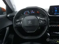 Usata Peugeot 2008 Allure 110 CV (80 kW) 2021 Arancione SUV