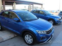 Usata VW T-Roc Life 110 CV (80 kW) 2022 Blu SUV