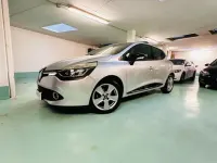 Usado Renault Clio IV 90 CV (66 kW) 2014 Plateado Berlina