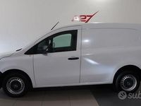 Usata Renault Kangoo 116 CV (85 kW) 2023 Bianco Monovolume