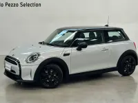 Usata Mini Cooper Classic 136 CV (100 kW) 2022 White silver metallizzato Utilitaria
