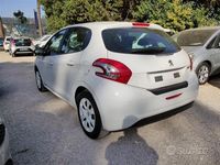 Usata Peugeot 208 68 CV (50 kW) 2015 Bianco banquise Utilitaria