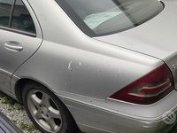 Usata Mercedes C220 Elegance 149 CV (109 kW) 2004 Grigio Berlina