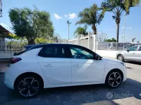 Używany Opel Corsa 102 KM (75 kW) 2023 Biały Hatchback
