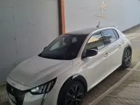Usata Peugeot 208 GT 101 CV (74 kW) 2021 Bianco Utilitaria