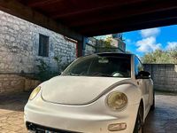 Usata VW New Beetle 105 CV (77 kW) 2005 Bianco Utilitaria