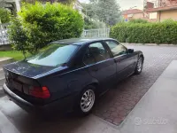 Usata BMW 318 115 CV (84 kW) 1993 Bluazzurro Berlina
