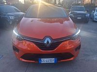 Usata Renault Clio V Life 67 CV (49 kW) 2023 Arancione Berlina