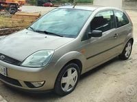 Usata Ford Fiesta 68 CV (50 kW) 2003 Grigio Utilitaria