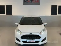 Usata Ford Fiesta 101 CV (74 kW) 2017 Bianco Utilitaria