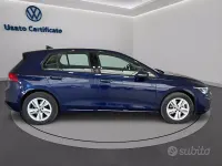 Usata VW Golf VIII Life 110 CV (80 kW) 2023 Atlantic blue metalizzato Berlina
