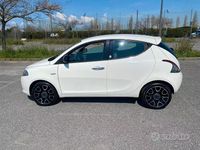 Begagnad Lancia Ypsilon Platinum 69 HK (50 kW) 2014 Vit Halvkombi