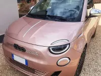 Usata Fiat 500e La Prima 42 kW (58 CV) 2025 Oro Utilitaria