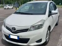 Usata Toyota Yaris Active 69 CV (50 kW) 2012 Bianco Utilitaria