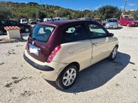 Usata Lancia Ypsilon 70 CV (51 kW) 2004 Bianco Utilitaria