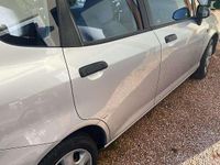 Usata Honda Jazz 77 CV (56 kW) 2003 Argento Utilitaria