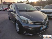 Usata Toyota Yaris Lounge 90 CV (66 kW) 2013 Grigio Utilitaria