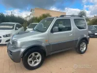 Usata Suzuki Jimny 86 CV (63 kW) 2010 Grigio SUV