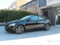 Usata Volvo V40 Business Edition 120 CV (88 kW) 2019 Black sapphire metallizzato Berlina