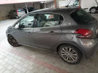 Usata Peugeot 208 Allure 83 CV (61 kW) 2019 Argento Utilitaria