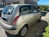 Usata Lancia Ypsilon 70 CV (51 kW) 2004 Grigio Utilitaria
