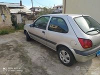 Usata Ford Fiesta 75 CV (55 kW) 2000 Grigio Utilitaria