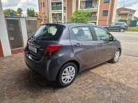 Usata Toyota Yaris Active 69 CV (50 kW) 2015 Grigio Utilitaria