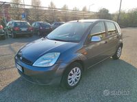 Usata Ford Fiesta Zetec 75 CV (55 kW) 2004 Grigio Utilitaria