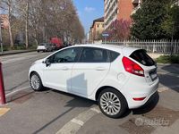 Usata Ford Fiesta Titanium 68 CV (50 kW) 2009 Bianco Utilitaria