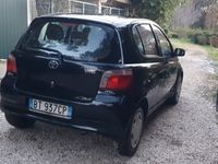 Usata Toyota Yaris 68 CV (50 kW) 2001 Nero Utilitaria