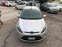 Usata Ford Fiesta 60 CV (44 kW) 2012 Grigio Utilitaria