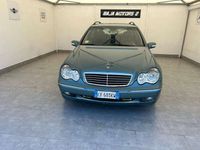 Usata Mercedes C220 Classic 143 CV (105 kW) 2003 Blu Station wagon