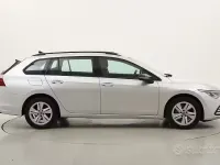 Usata VW Golf VIII Life 116 CV (85 kW) 2021 Grigio Station wagon