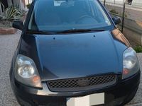 Usata Ford Fiesta Titanium 68 CV (50 kW) 2006 Blu Utilitaria