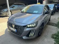 Usata Peugeot 208 Allure 101 CV (74 kW) 2025 Vari colori Utilitaria