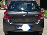 Usata Toyota Yaris Sol 69 CV (50 kW) 2010 Grigio Utilitaria