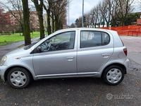 Usata Toyota Yaris 68 CV (50 kW) 2001 Grigio Utilitaria