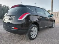 Usata Lancia Delta Gold 120 CV (88 kW) 2011 Nero Utilitaria