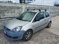 Usata Ford Fiesta 75 CV (55 kW) 2006 Grigio Utilitaria